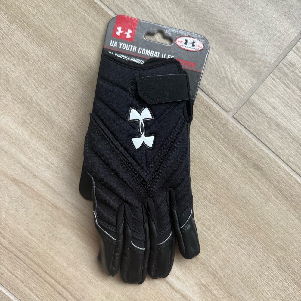 Under Armour Black Youth Combat II Gloves YMD